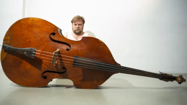 DER KONTRABASS